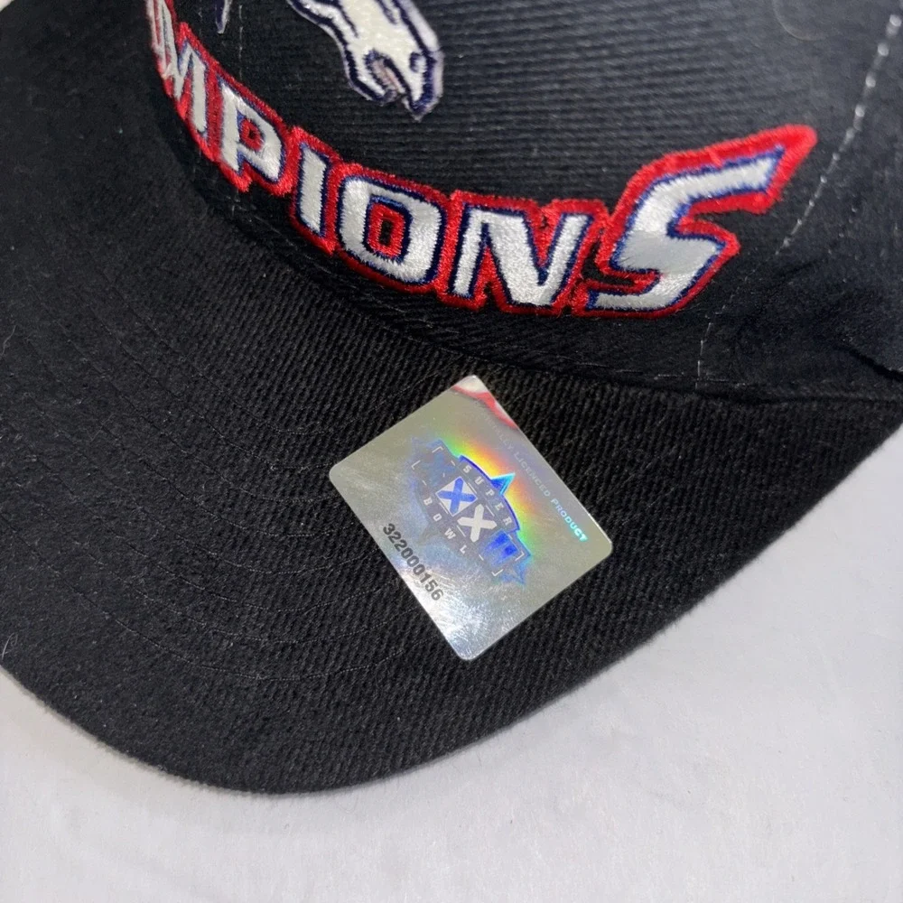 Denver Broncos Super Bowl XXXII Logo Athletic Snapback Locker Room Hat Damaged